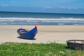 Hoang sơ vẻ đẹp biển Tam Thanh