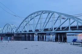 Cầu Nam Ô - điểm ngắm hoàng hôn cực hot dưới chân đèo Hải Vân