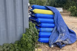 Đà Nẵng: Liên tiếp phát hiện các kho khí cười ở các bãi đất trống