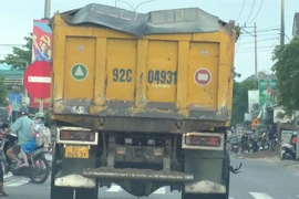 Quảng Nam buộc doanh nghiệp vận tải cắt thành, thùng... thị xã Điện Bàn vẫn nhan nhản