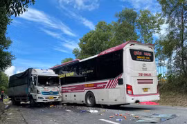 Xe khách 45 chỗ gây tai nạn liên hoàn trên đường tránh Nam Hải Vân