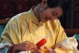 Nhũ mẫu thời xưa còn phải cung cấp sữa cho các quý phí