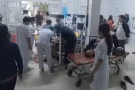 Xe chở học sinh lật trên cao tốc Diễn Châu - Bãi Vọt: 12 người nhập viện