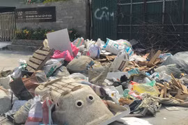 Hà Nội: Rác thải bủa vây Viện Nghiên cứu cao cấp về Toán 