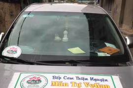 Gắn mác từ thiện lên ôtô để chở khách về quê với giá 5 triệu đồng/người