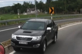 Video: Thêm một ôtô chạy ngược chiều trên đường dẫn vào cao tốc