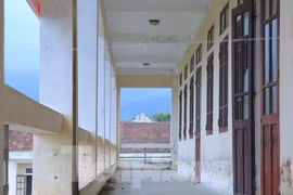 Trường tiền tỷ bỏ hoang 10 năm