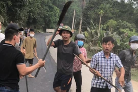 Bắt 5 đối tượng vụ cầm dao chém ô tô trước mặt công an ở Hòa Bình