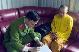 Lật tẩy chiêu trộm tiền của kẻ giả tu sĩ đi cúng giải hạn lừa đảo