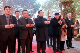 Chủ tịch Quốc hội khai xuân tại khu di tích Hoàng thành Thăng Long