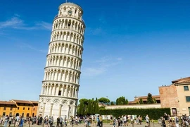Giải mã thú vị: Bất ngờ nguyên nhân tháp Pisa nghiêng theo nhiều hướng