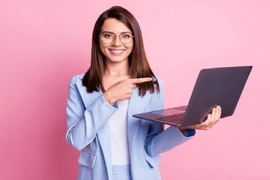 Độc chiêu giúp pin máy tính xách tay dùng cả ngày không cần sạc