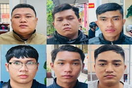 Nhóm “hiệp sĩ” cưỡng đoạt tiền của người đi đường ở TP HCM