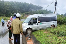 Bị cuốn vào gầm xe khách, người đi xe máy tử vong tại chỗ