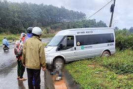 Bị cuốn vào gầm xe khách, người đi xe máy tử vong tại chỗ