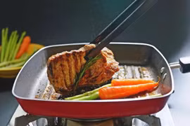 Chảo chống dính có nguy cơ gây ung thư?