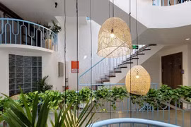 Ngôi nhà mê cung trên mảnh đất méo, xây trong 3 năm 