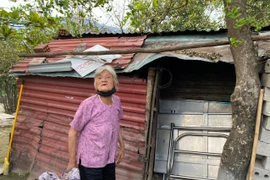 Kỳ bí túp lều hoang của cụ bà trên đỉnh núi Hoành Sơn