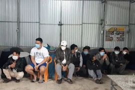 Bao vây trường gà, bắt quả tang hàng chục "con bạc" cá độ