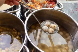 Chè heo quay lạ miệng chỉ có ở Huế