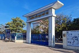 Cô giáo nghi nhảy lầu ở trường sau khi bị tố đánh học sinh