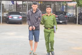 Cầm dao rựa đi giải quyết mâu thuẫn, chém cả lực lượng công an