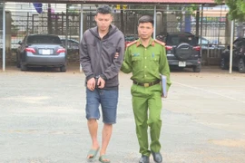 Cầm dao rựa đi giải quyết mâu thuẫn, chém cả lực lượng công an