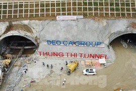 Đi xuyên hầm qua núi dài nhất cao tốc Ninh Bình - Thanh Hóa