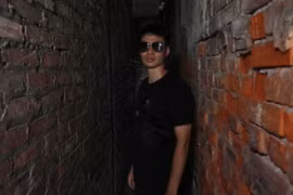 Cận cảnh những con ngõ “địa đạo” tối om, hẹp nhất Hà Nội