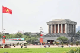 Hà Nội rực rỡ cờ hoa chào mừng Ngày Giải phóng miền Nam