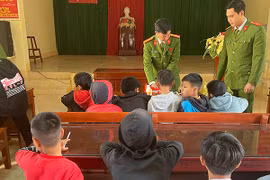 Triệu tập 17 học sinh chế tạo pháo nổ bán cho bạn học