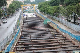 Những ngôi nhà nứt toác, chực chờ đổ sập cạnh dự án tỉ đô