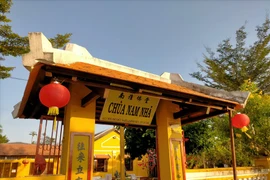 Bình yên ngôi chùa mang kiến trúc Đông - Tây kết hợp ở Cần Thơ