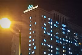 Mẹ bé gái rơi từ tầng 24 xuống đất tử vong gào khóc thảm thiết gọi tên con