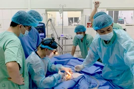 Cứu sống bệnh nhi nguy kịch bằng kỹ thuật ECMO