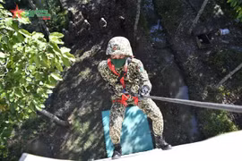 Bộ đội đặc công khổ luyện trên thao trường