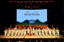 Bên trong Nhà hát Hồ Gươm trông thế nào?