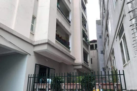 Xót xa người phụ nữ giúp việc rơi từ tầng cao xuống đất tử vong