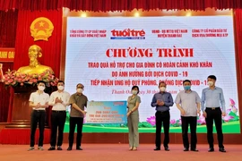 Những phần quà ấm áp gửi các hộ gia đình có hoàn cảnh khó khăn bởi COVID-19