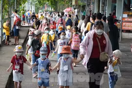 Thảo Cầm Viên Sài Gòn tấp nập trong ngày 'Tết Thiếu nhi'