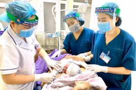 Bé gái chào đời khỏe mạnh tại khu cách ly ở Quảng Ninh