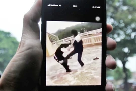 Nghệ An: Nóng mắt cảnh hai nữ sinh đánh nhau giữa đường