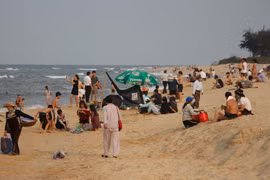 Nhảy xuống biển cứu 3 bạn nữ, thanh niên tử vong do đuối nước