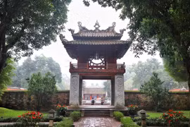 Cận cảnh Khuê Văn Các ở Văn Miếu - Quốc Tử Giám xuống cấp nghiêm trọng