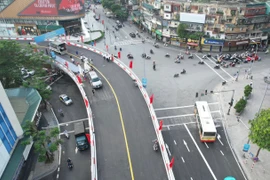 Hà Nội: Cận cảnh cầu vượt chữ C gần 150 tỉ ngày thông xe