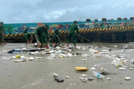 Quảng Trị: Nước lũ rút đến đâu dọn dẹp, vệ sinh đến đó