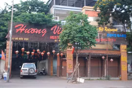 Hàng quán ở Hà Nội “nín thở” chống dịch, mong COVID-19 mau đi qua