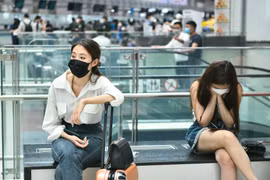 Du khách đợi 5 tiếng chưa thể bay trước ngày nghỉ lễ 30/4