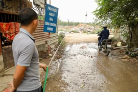 Hà Nội: Người dân kêu cứu vì phải sống chung với rác, bụi 
