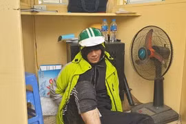 Xe ôm công nghệ cầm dao, côn ba khúc cướp trên phố Hà Nội